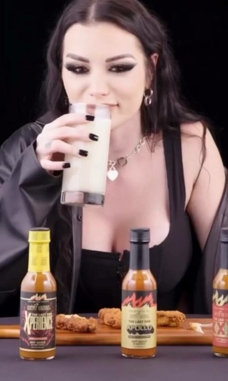 Saraya Bevis Nacktbilder von OnlyFans