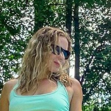 EmilyThankYouNext Leaks von OnlyFans