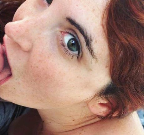 Violette Decembre Nackt auf OnlyFans Leaks