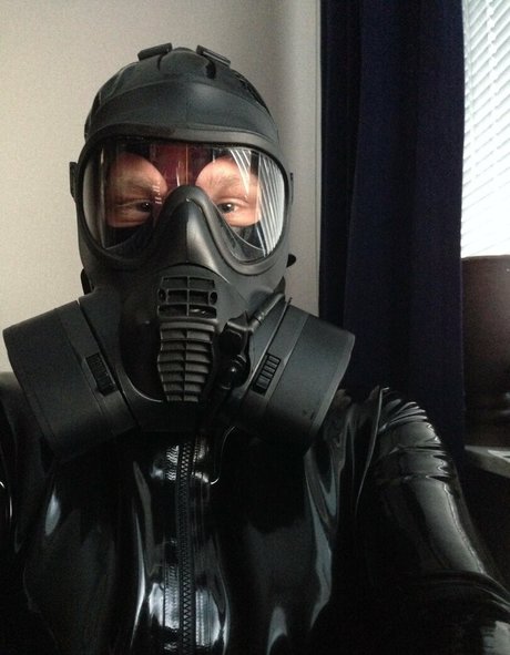 latex alien Nacktbilder OnlyFans