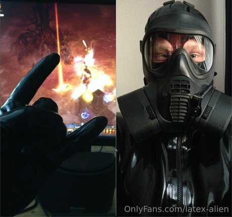 latex alien Nacktbilder OnlyFans Geleakt