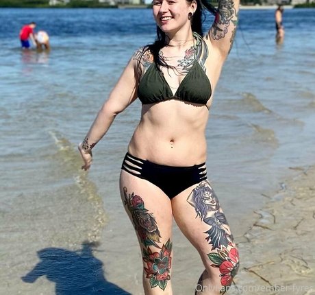 ember fyres NurlyFans-Pornos