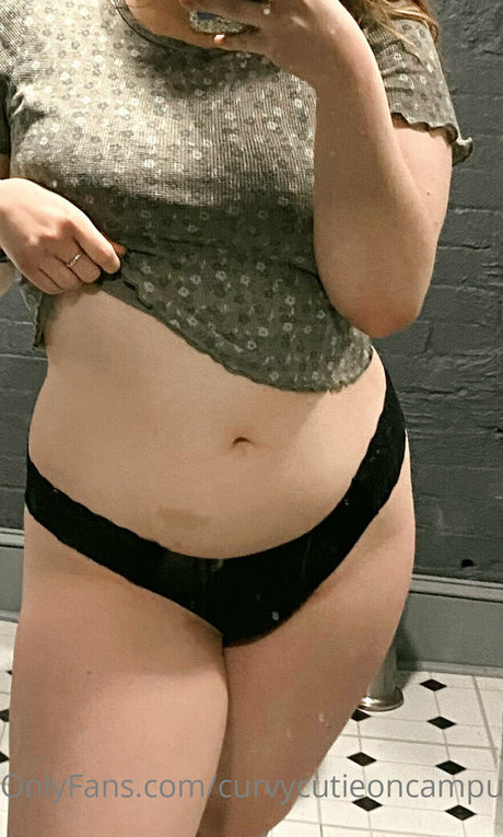 curvycutieoncampus Nacktpornos auf OnlyFans