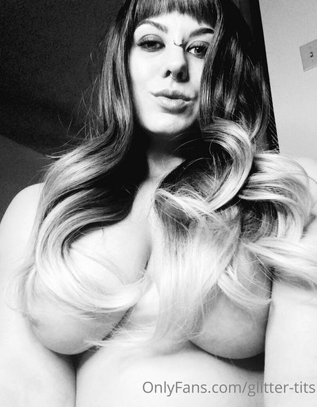 glitter tits Oben ohne OnlyFans