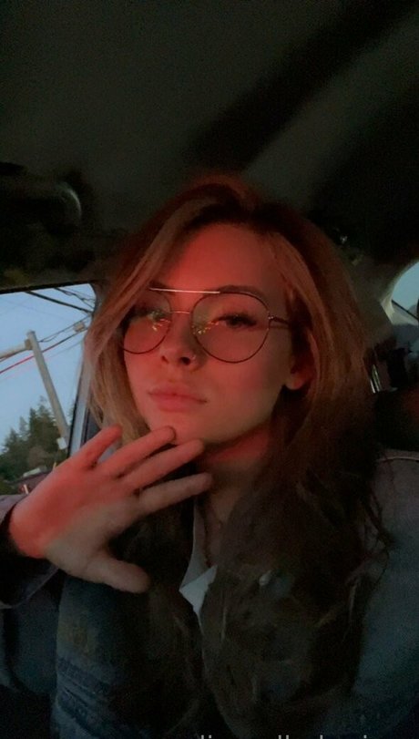 alignedbykarissa OnlyFans Nacktbilder geleakt