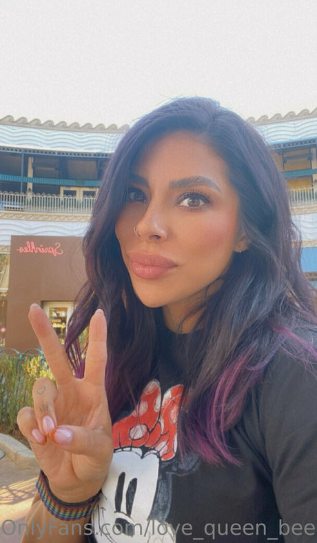 love queen bee Nacktbilder von OnlyFans geleakt