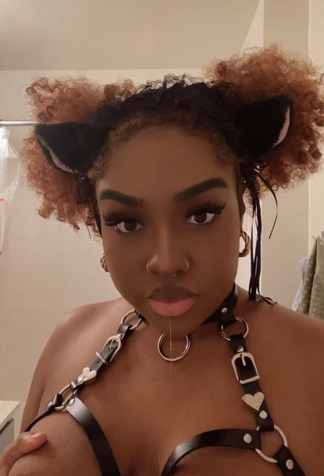 artbyash NurlyFans-Brüste