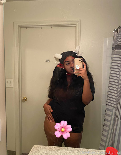 artbyash Oben ohne OnlyFans