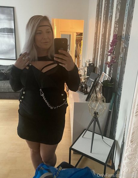 ellitelli Nacktbilder von OnlyFans