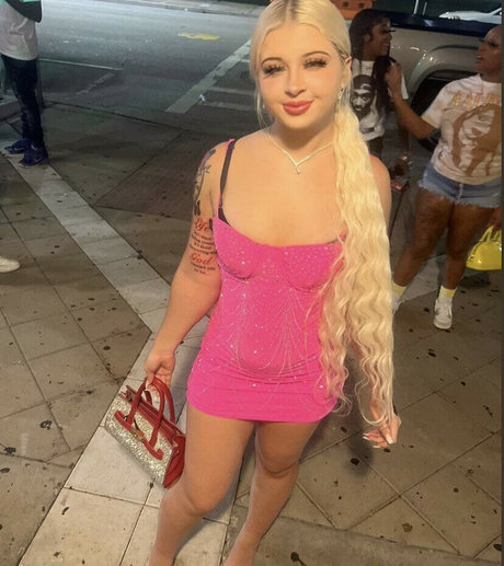 Kuttemreece OnlyFans explizite Inhalte