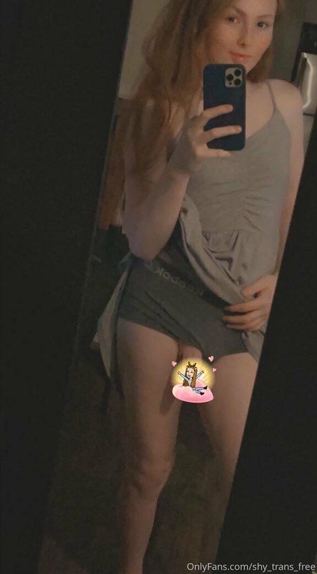 shy trans free Füße OnlyFans