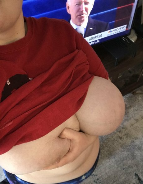 emiscutie Oben ohne OnlyFans