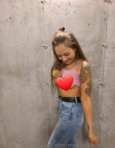 miss blondiie free OnlyFans Strip