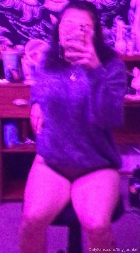 tiny punker Nackt geleakt OnlyFans