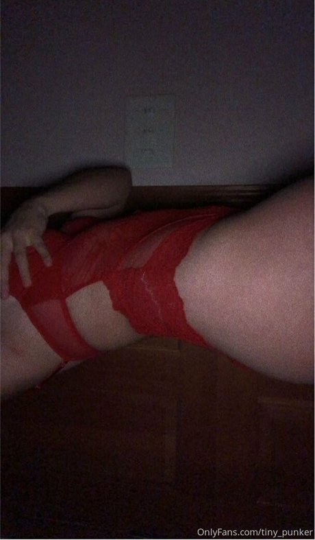 tiny punker OnlyFans Bilder