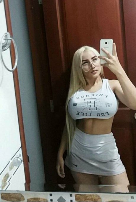 Sharonnikoll07 OnlyFans Striptease