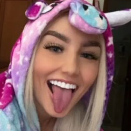 Sharonnikoll07 Leaks von Nacktbildern auf OnlyFans