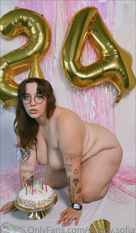 sleepy sofia OnlyFans-Model