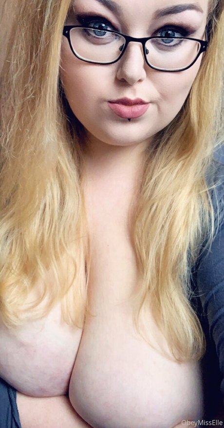 obeymisselle NurlyFans-Pornos