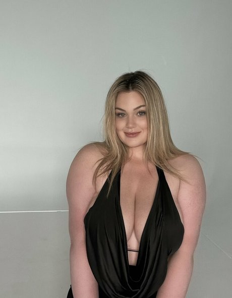 Adelina Manaut Sexy OnlyFans