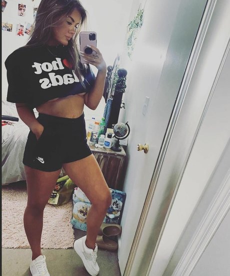 mommaraex3 OnlyFans Strip