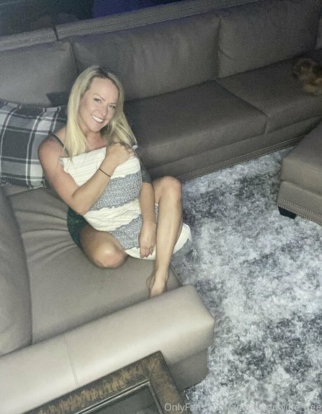 amieworldwide free Nackt auf OnlyFans Leak