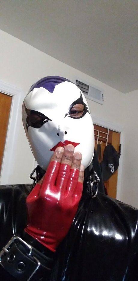 sir latexman OnlyFans Inhalte