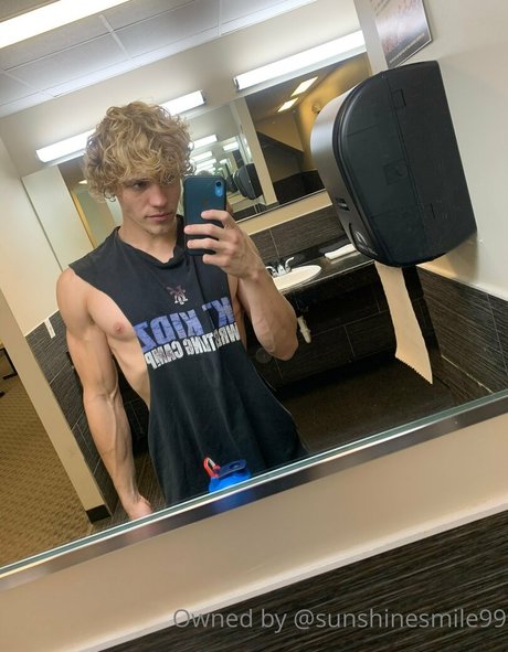 sunshynefree OnlyFans Striptease