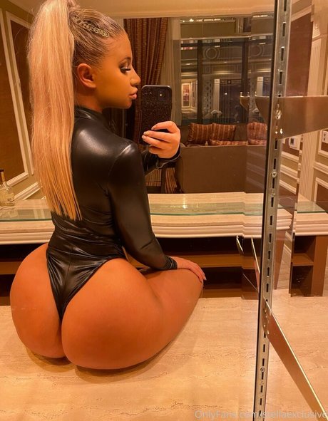 stellaexclusive OnlyFans schlank