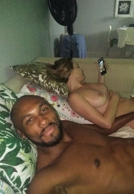 große titten mama onlyfans schön nackt Bild