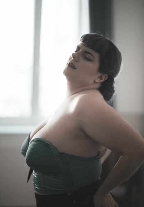 madame cherie OnlyFans Strip