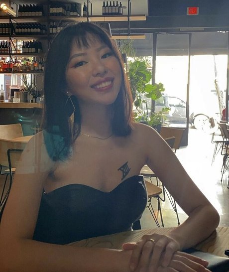 Moe Kihen Nacktpornos auf OnlyFans