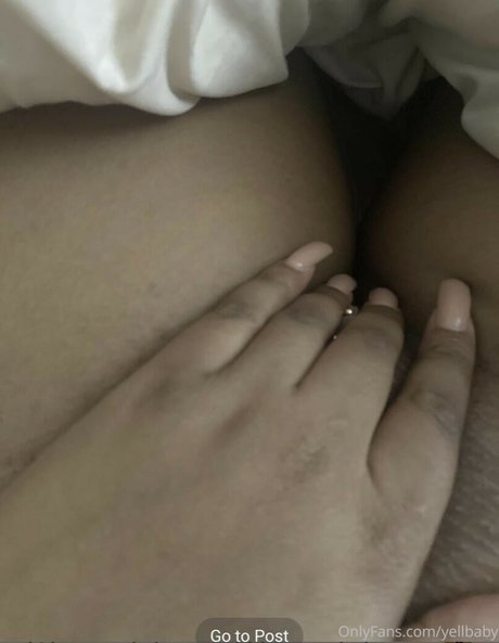 successful yell OnlyFans Model Fotos