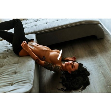 thetypicalbadgirl OnlyFans Pornografie