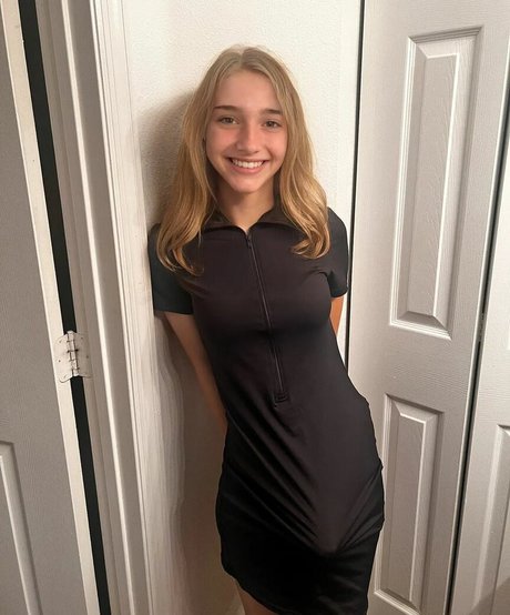 Phoebe Owns U OnlyFans Leaks