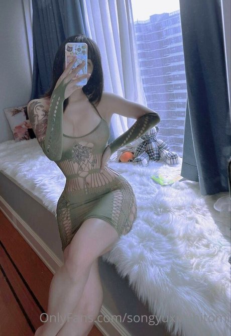 Songyuxin Hitomi Nackt auf OnlyFans