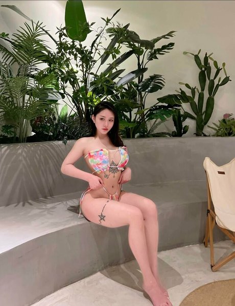 Songyuxin Hitomi Nackt auf OnlyFans