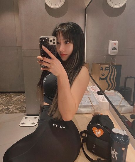 Songyuxin Hitomi OnlyFans-Post