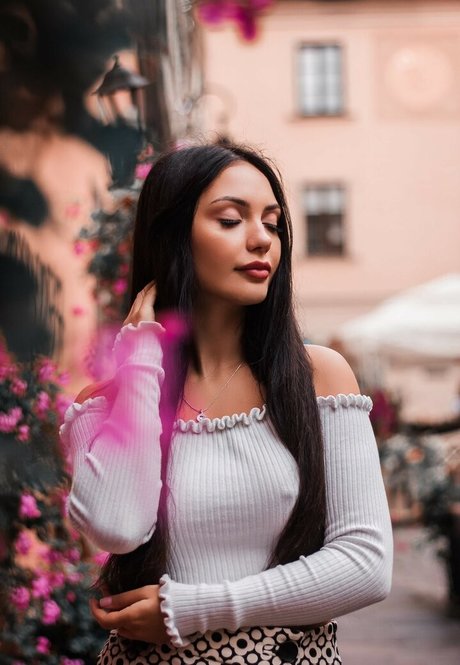 Kristina Azaronak Nacktbilder von OnlyFans