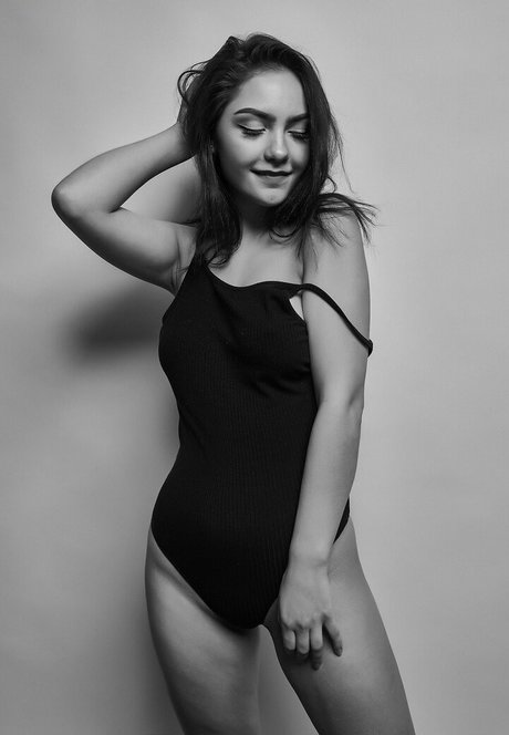 Kristina Azaronak Nacktbilder von OnlyFans