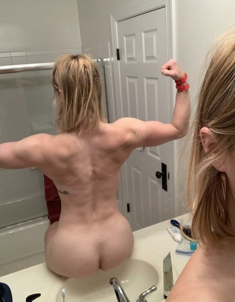 Blonde Fit Babe OnlyFans Nacktbilder