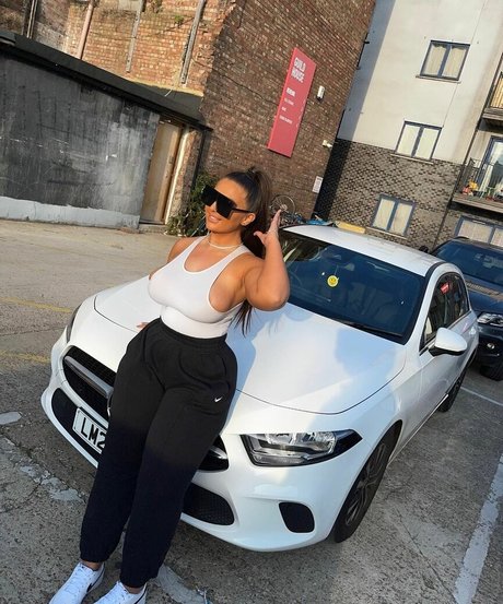 naughtybabeoxo OnlyFans schlank