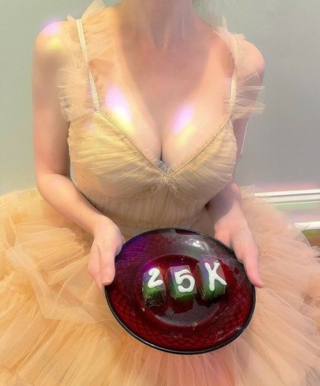 White Cat Whispers ASMR OnlyFans Nacktbilder