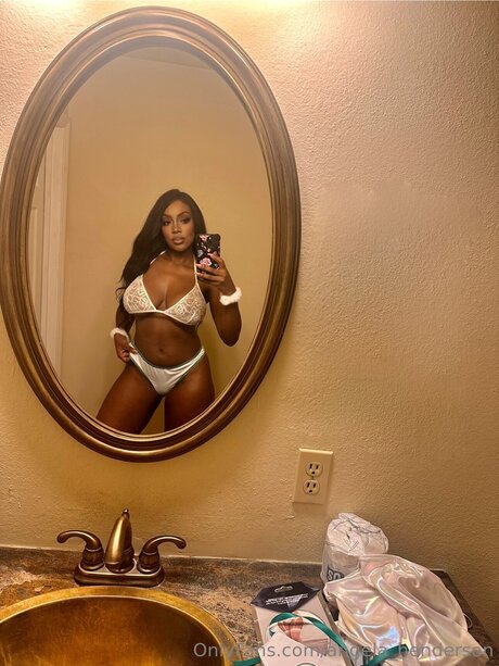 Angela Henderson OnlyFans-Archiv