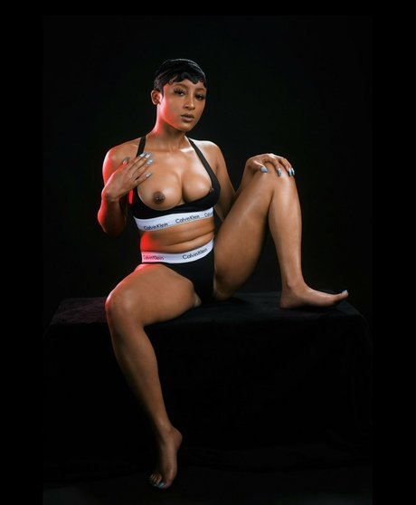 Alyssa Maxwell OnlyFans Inhalte