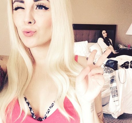 SJ Valenz OnlyFans schlank