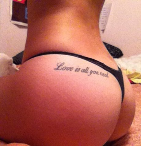 Yillian Nacktbilder von OnlyFans geleakt