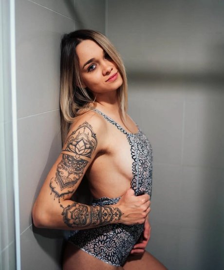 Nikola Sarsova NurlyFans-Brüste