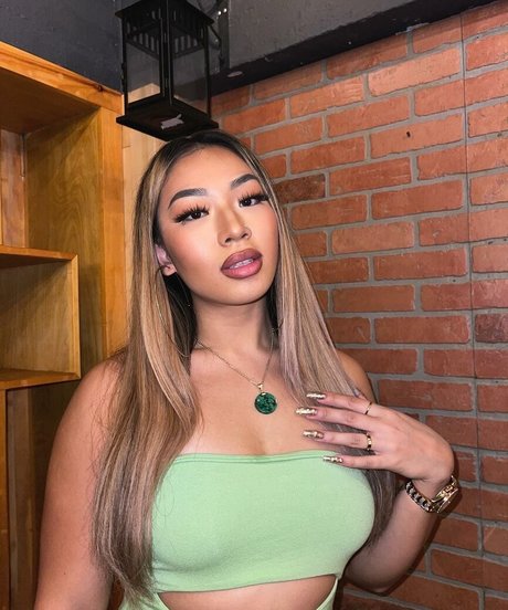 Kimberly Nguyen Heiße OnlyFans Inhalte