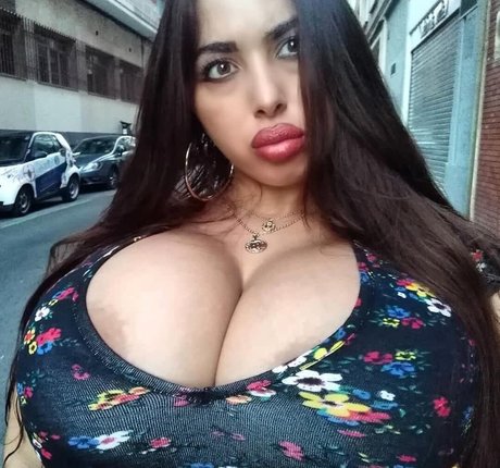 Linda Adams Nackt auf OnlyFans